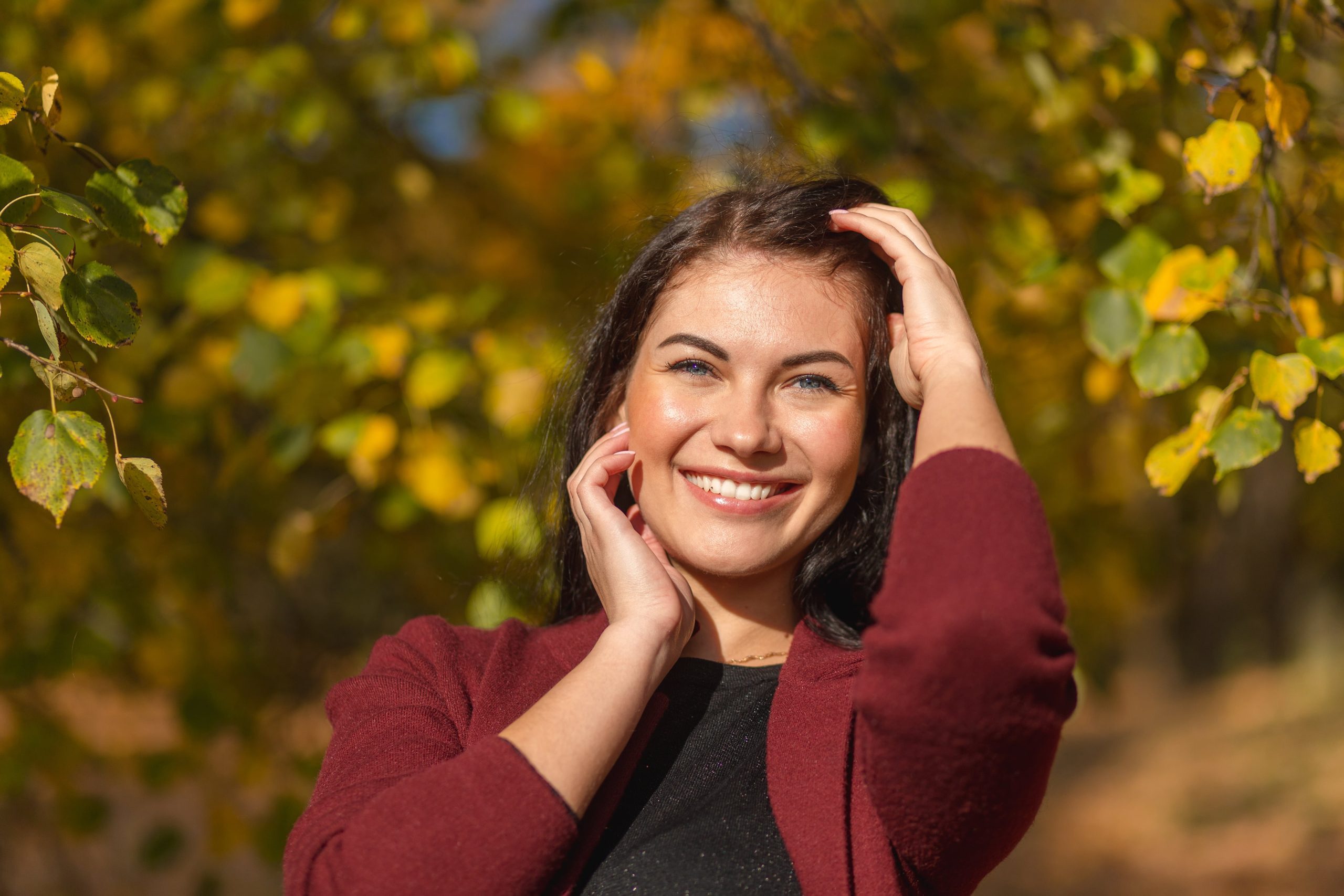 Imagem de uma mulher que passou por harmonização facial inspirada no conceito de Quiet Beauty.